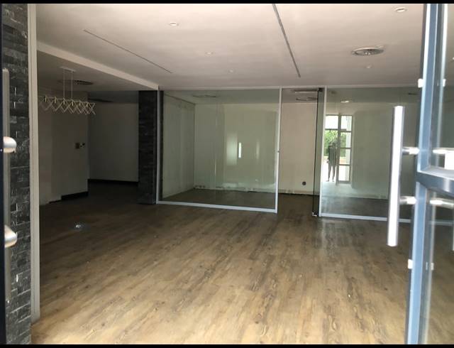 982M² OFFICE TO LET IN HYDE PARK